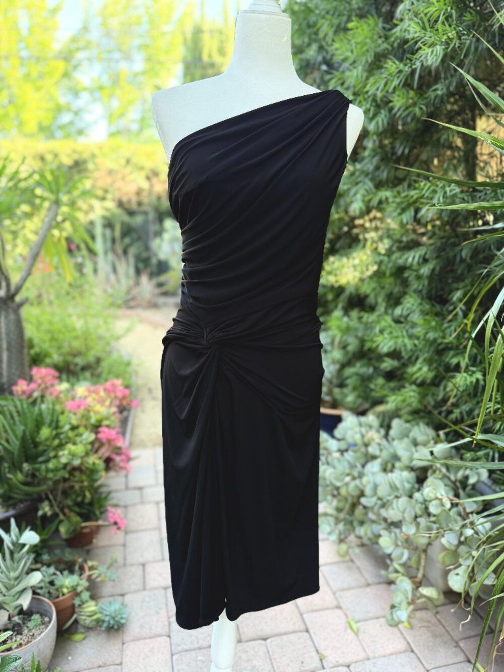 Maggy London One-Shoulder Black Cocktail Dress Size 10 Ruched Side Knot Stretch
